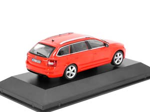 SKODA OCTAVIA COMBI III - KALEIDOSKOP SLAVNÝCH VOZŮ ČASOPIS S MODELEM #92 — фото 2