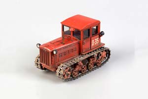 TRACTOR ДТ-54 СО СЛЕДАМИ ЭКСПЛУАТАЦИИ