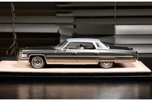 CADILLAC SEDAN DEVILLE 1976 GEORGIAN SILVER METALLIC / КАДИЛЛАК СЕДАН ДЕВИЛЬ 1976 ГРУЗИНСКИЙ СЕРЕБРИСТЫЙ МЕТАЛЛИК — фото 4