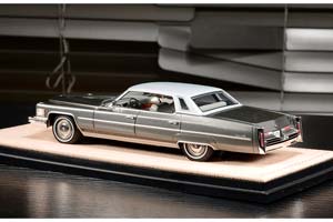 CADILLAC SEDAN DEVILLE 1976 GEORGIAN SILVER METALLIC / КАДИЛЛАК СЕДАН ДЕВИЛЬ 1976 ГРУЗИНСКИЙ СЕРЕБРИСТЫЙ МЕТАЛЛИК — фото 2