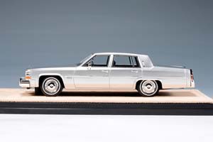 CADILLAC SEDAN DEVILLE 1983 SILVER METALLIC — фото 4