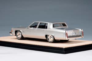 CADILLAC SEDAN DEVILLE 1983 SILVER METALLIC — фото 2