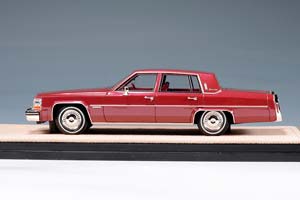CADILLAC SEDAN DEVILLE 1983 CARMINE METALLIC — фото 4