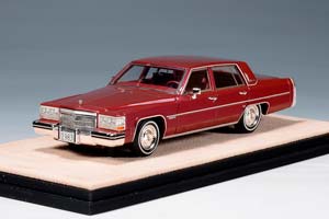 CADILLAC SEDAN DEVILLE 1983 CARMINE METALLIC