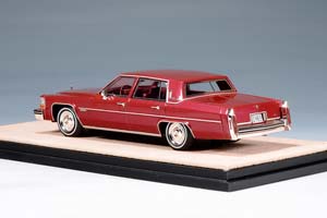 CADILLAC SEDAN DEVILLE 1983 CARMINE METALLIC — фото 2
