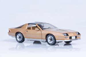 CHEVROLET CAMARO 1982 ЗОЛОТОЙ — фото 3