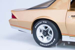 CHEVROLET CAMARO 1982 ЗОЛОТОЙ — фото 15