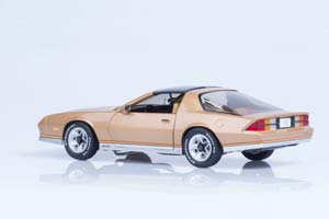 CHEVROLET CAMARO 1982 ЗОЛОТОЙ — фото 4