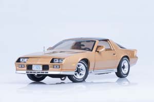 CHEVROLET CAMARO 1982 ЗОЛОТОЙ — фото 5
