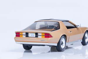 CHEVROLET CAMARO 1982 ЗОЛОТОЙ — фото 10