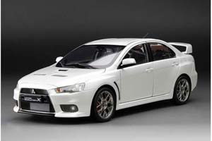 MITSUBISHI LANCER EVOLUTION X БЕЛЫЙ МЕТАЛЛИК