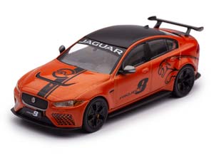 JAGUAR XE SV PROJECT 8 2017 ORANGE/BLACK — фото 11