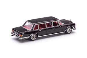 MERCEDES-BENZ 600 PULLMAN 1963 (W100) ЧЕРНЫЙ (ДЛИНА МОДЕЛИ 6-10 СМ) — фото 2