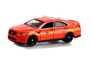 FORD POLICE INTERCEPTOR SEDAN FIRE DEPARTMENT CITY OF NEW YORK (FDNY) EMS DIVISION 4 2016 (2) (ДЛИНА МОДЕЛИ 6-10 СМ) — фото 1