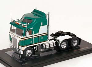 KENWORTH K100 AERODYNE TOWING VEHICLE 1976 GREEN METALLIC WHITE