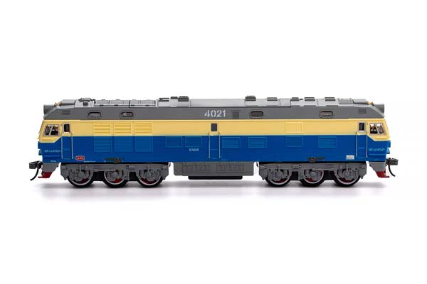 ТЕПЛОВОЗ КЖД DF4D-4021 «ДУНФЭН» 1996 (ДЛИНА МОДЕЛИ 20 СМ) — фото 4