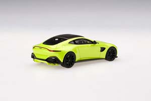 ASTON MARTIN VANTAGE - 2018 ЗЕЛЕНЫЙ ЛАЙМ С ЧЕРНЫМ — фото 2