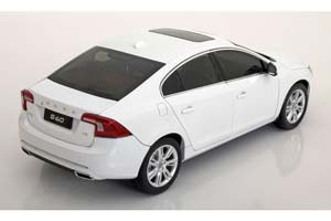 VOLVO S60 (2015), CRYSTAL WHITE PEARL — фото 2