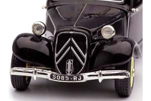 CITROEN TRACTION 11B 1957 ЧЕРНЫЙ — фото 3