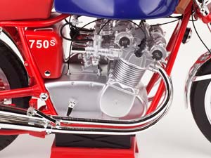 AGUSTA 750S 1972 КРАСНЫЙ С СИНИМ — фото 10