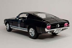 FORD MUSTANG FASTBACK 1967 BLACK MAISTO 1:18 — фото 3