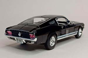 FORD MUSTANG FASTBACK 1967 BLACK MAISTO 1:18 — фото 4