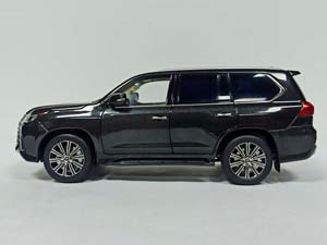 LEXUS LX 570 KYOSHO BLACK 1:18 — фото 4