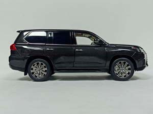 LEXUS LX 570 KYOSHO BLACK 1:18 — фото 9