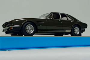 ASTON MARTIN LAGONDA 1974 OLIVE GREEN 1:18 — фото 8