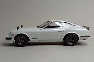 NISSAN FAIRLADY Z (S30) WHITE KYOSHO 1:18 — фото 4