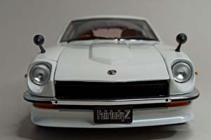 NISSAN FAIRLADY Z (S30) WHITE KYOSHO 1:18 — фото 9