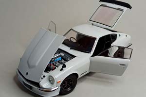 NISSAN FAIRLADY Z (S30) WHITE KYOSHO 1:18 — фото 2