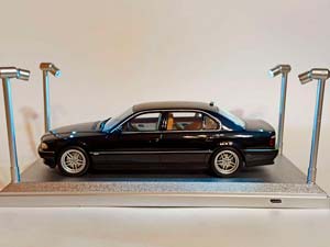 БОКС КОЛПАК ВИТРИНА ДЛЯ МОДЕЛЕЙ.БЕЛЫЙ СЕРЕБРО 1:18 — фото 6