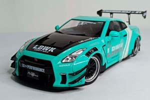 NISSAN GT-R R35 LB WALK SOLIDO 1:18