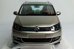 VW VOLKSWAGEN SHARAN 2010 SILVER MINICHAMPS 1:18 — фото 7