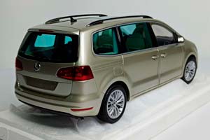 VW VOLKSWAGEN SHARAN 2010 SILVER MINICHAMPS 1:18 — фото 8