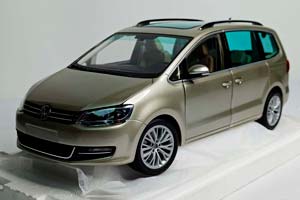 VW VOLKSWAGEN SHARAN 2010 SILVER MINICHAMPS 1:18