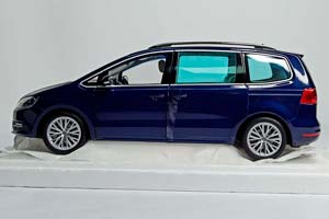 VW VOLKSWAGEN SHARAN BLUE 2010 MINICHAMPS 1:18 — фото 3