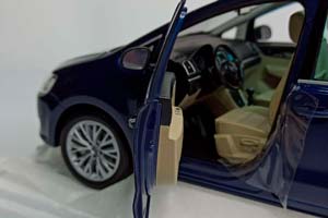 VW VOLKSWAGEN SHARAN BLUE 2010 MINICHAMPS 1:18 — фото 5