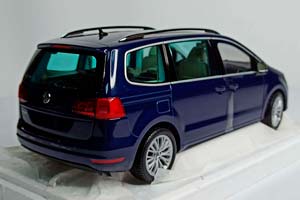 VW VOLKSWAGEN SHARAN BLUE 2010 MINICHAMPS 1:18 — фото 7