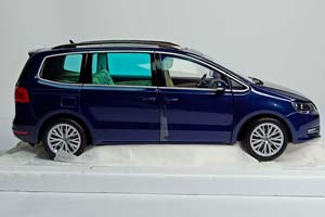 VW VOLKSWAGEN SHARAN BLUE 2010 MINICHAMPS 1:18 — фото 8