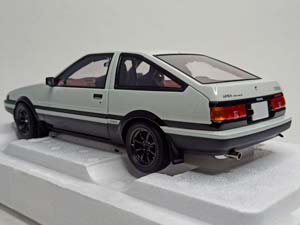 TOYOTA SPRINTER TRUENO (AE86) 1:18 AUTOART — фото 4
