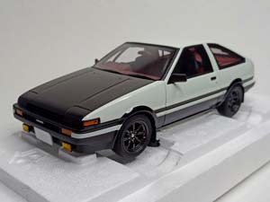 TOYOTA SPRINTER TRUENO (AE86) 1:18 AUTOART