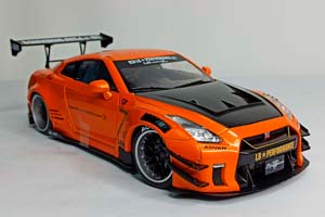 NISSAN GT-R R35 LB WALK SOLIDO 1:18 — фото 2