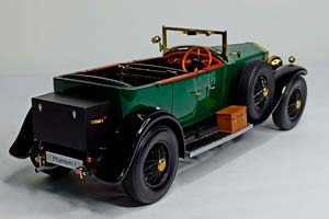 ROLLS-ROYCE PHANTOM GREEN KYOSHO 1:18 — фото 4