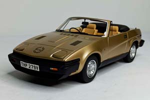 TRIUMPH TR-7 DNC GOLD BOS MODELS 1:18