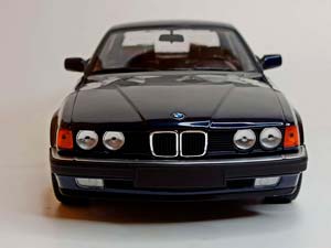 BMW 730I 1986 BLUE (E32) 1:18 MINICHAMPS — фото 8