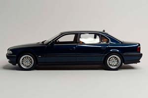BMW 750IL E38 СИНИЙ OTTOMOBILE 1:18 — фото 3