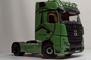 MERCEDES ACTROS GIGASPACE 4X2 2018 NZG 1:18 — фото 4
