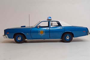 PLYMOUTH FURY ARKANSAS POLICE 1975 GREENLIGHT 1:18 — фото 2